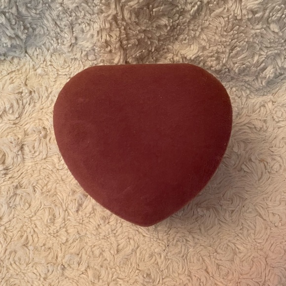 3 Angels Prayer Box 3 Glass Angels in a Heart Shaped Dusty Rose Velour Box. - Picture 4 of 7